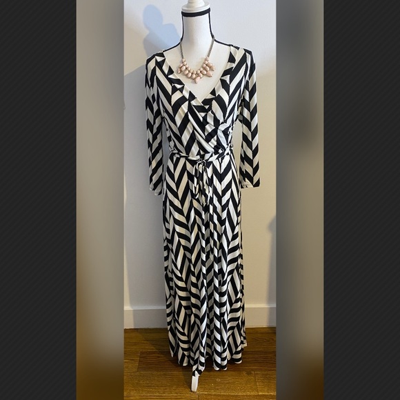 unknown Dresses & Skirts - White n Black Women's tag
